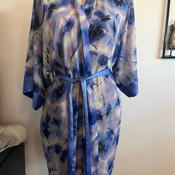 LA Intimates Vintage Robe - Picture 2 of 6